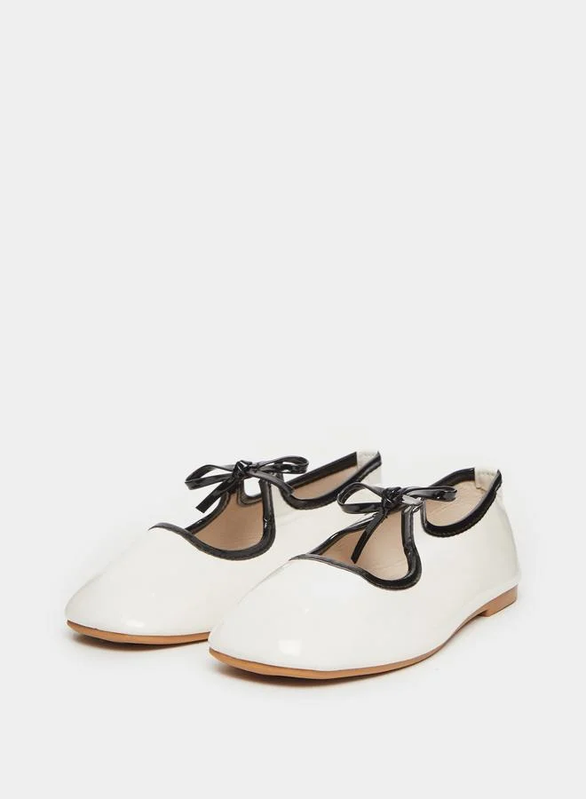 ستايلي حذاء باليرينا مسطح لامع بتفاصيل فيونكة